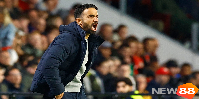 MU vs Newcastle: Quỷ Đỏ Chờ Quà Giáng Sinh Muộn Tại Old Trafford 7 HLV Ruben Amorim chỉ đạo trước trận đấu