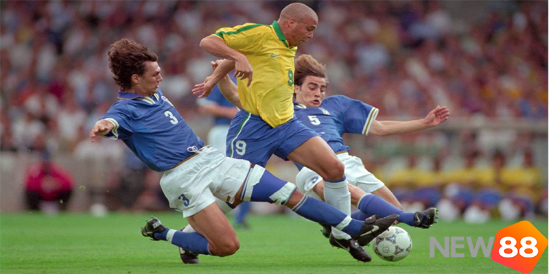 Cùng New88 Tìm Hiểu Vài Trò Của Tiền Đạo Cắm Trong Bóng Đá 5 Tiền đạo cắm là gì trong bóng đá